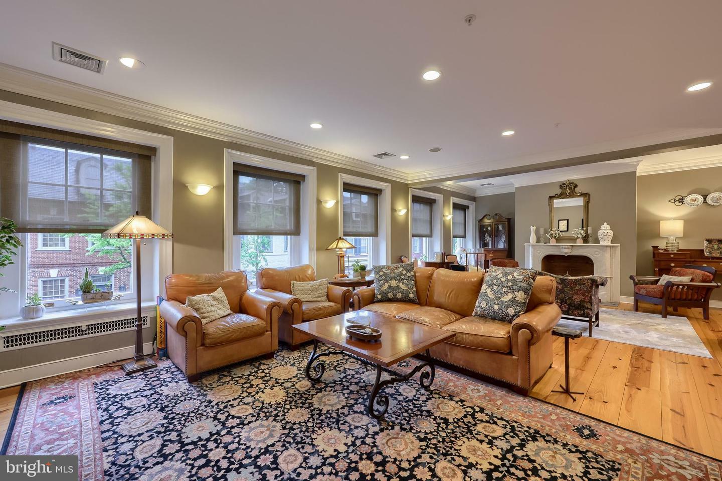 Property Photo: 121 E King Street 123 PA 17602