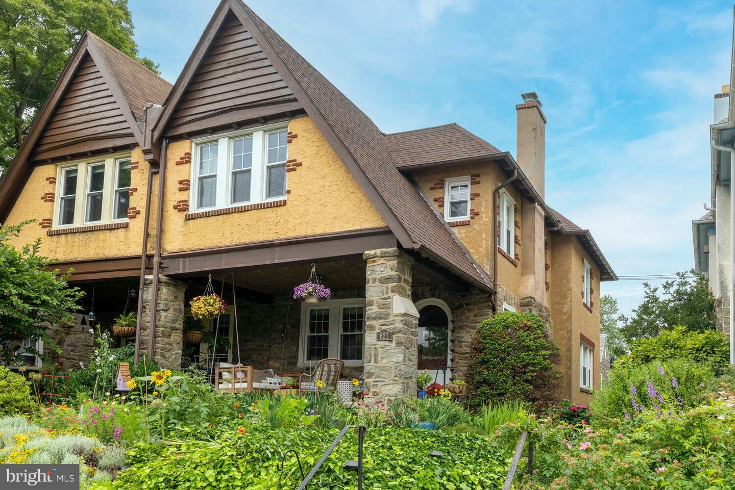 Property Photo: 627 E Allens Lane PA 19119