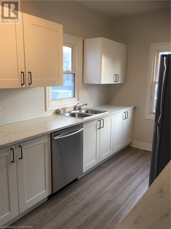 Property Photo:  42 Vine Street  ON L2R 3X8 