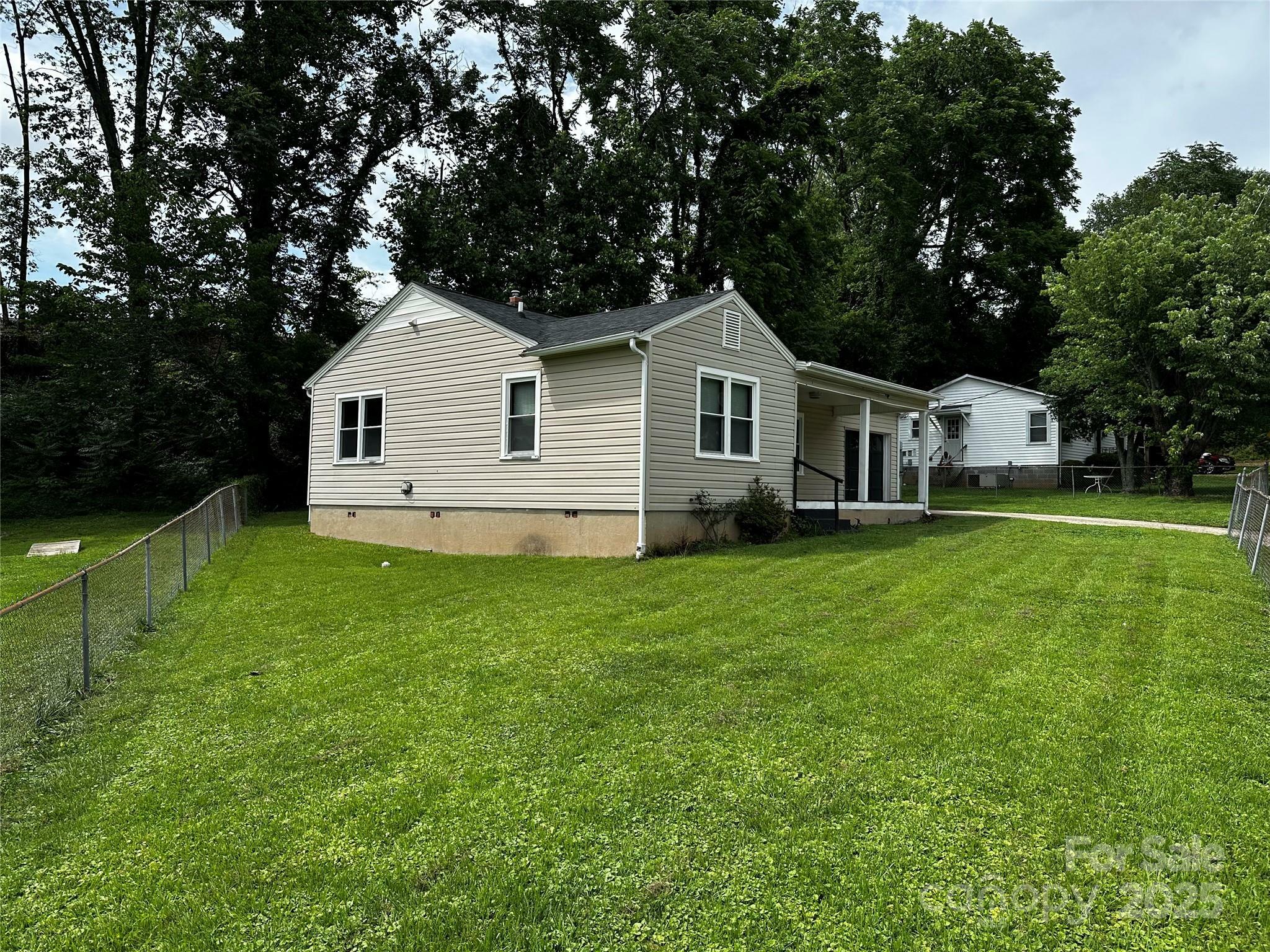 Property Photo:  1116 Lenoir Avenue SW  NC 28645 