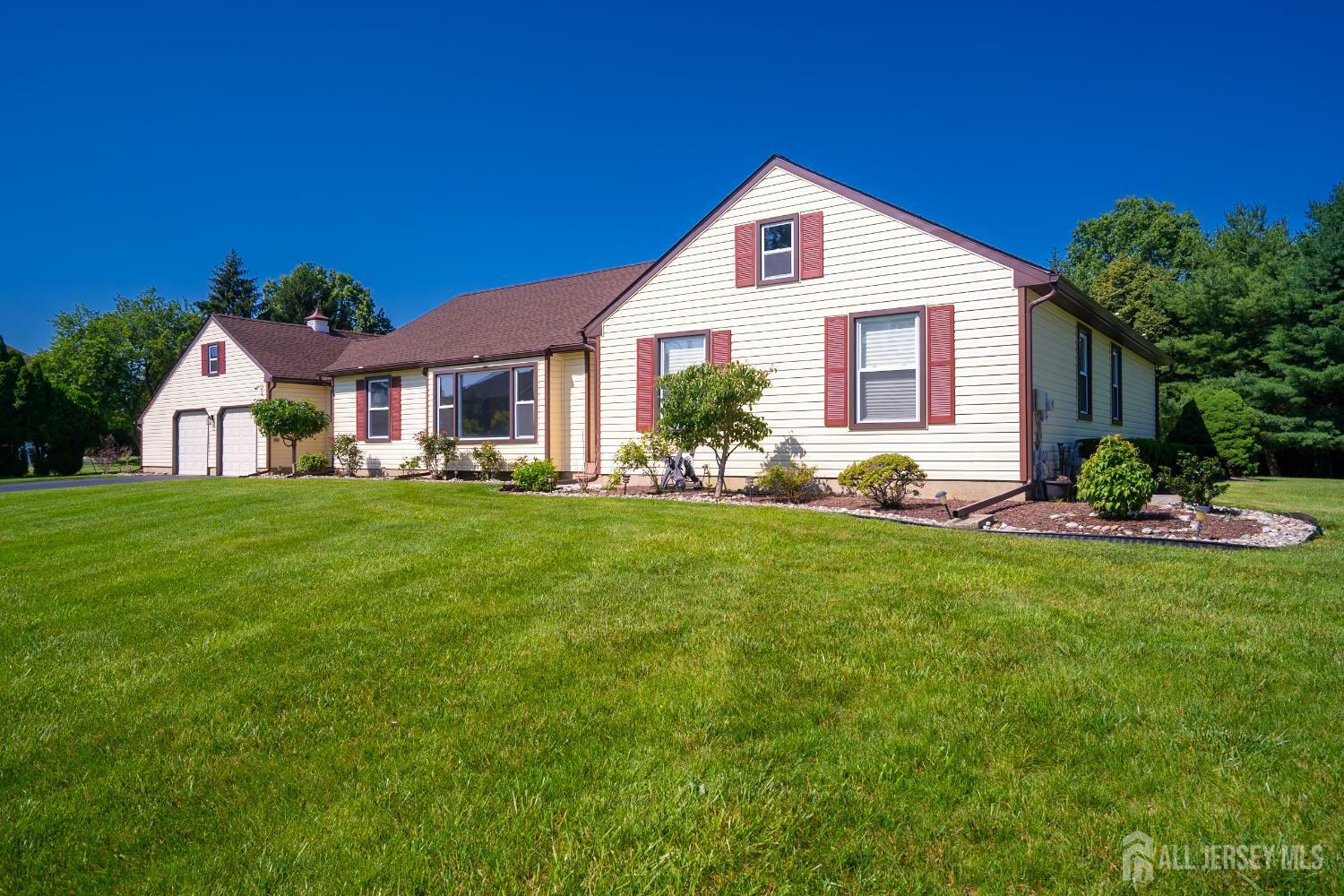 5 Glengarry Way  West Windsor NJ 08550 photo