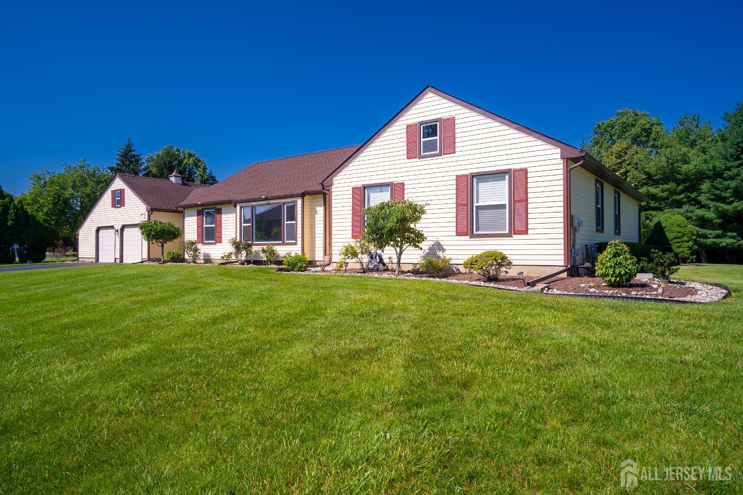 5 Glengarry Way  West Windsor NJ 08550 photo