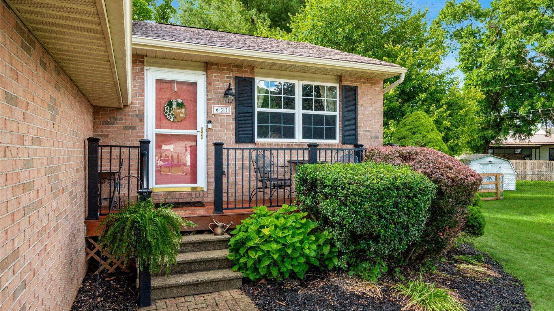 Property Photo: 637 Livingston Court OH 43056