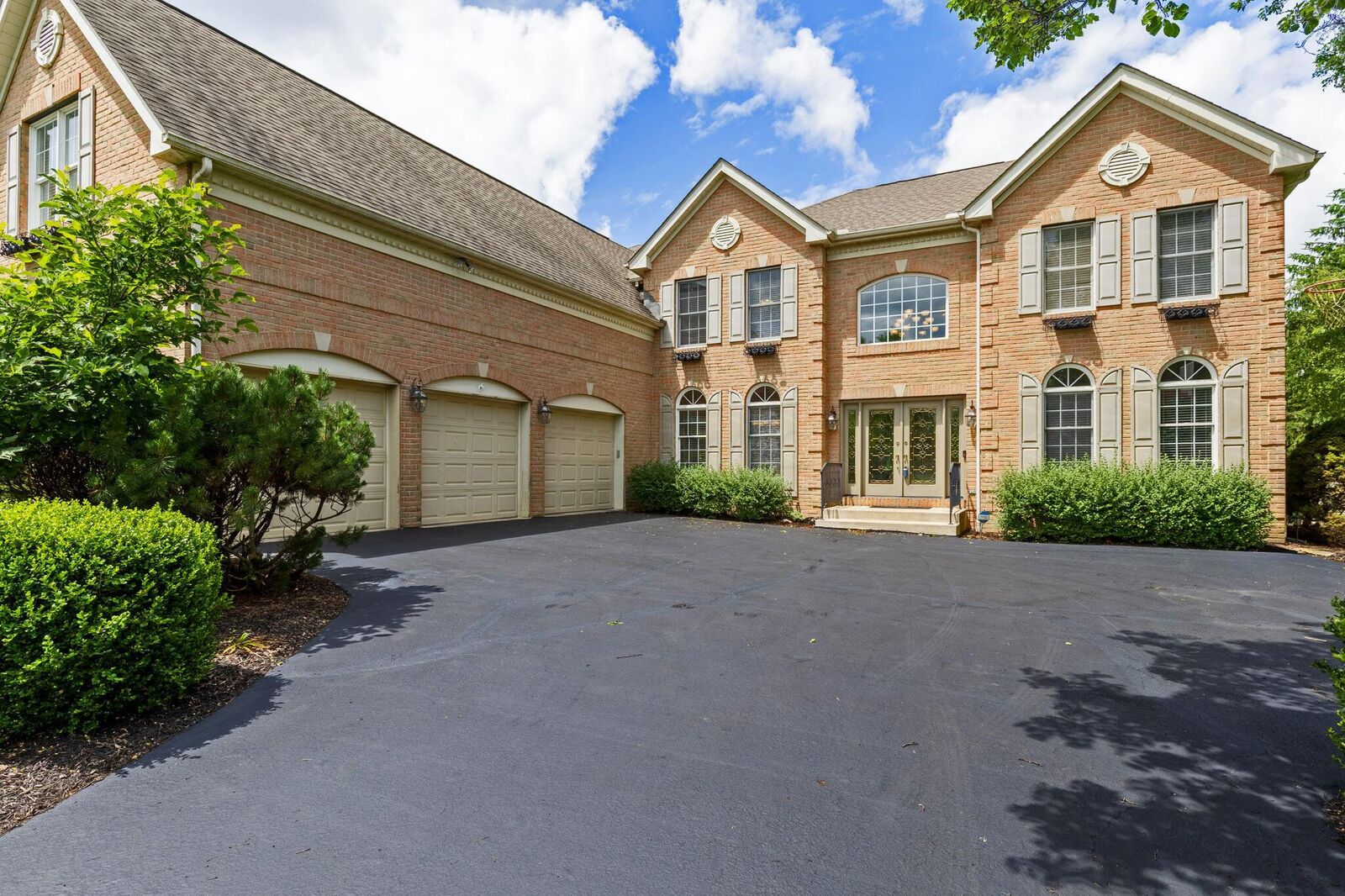 Property Photo: 6432 Grasslands Court OH 43082