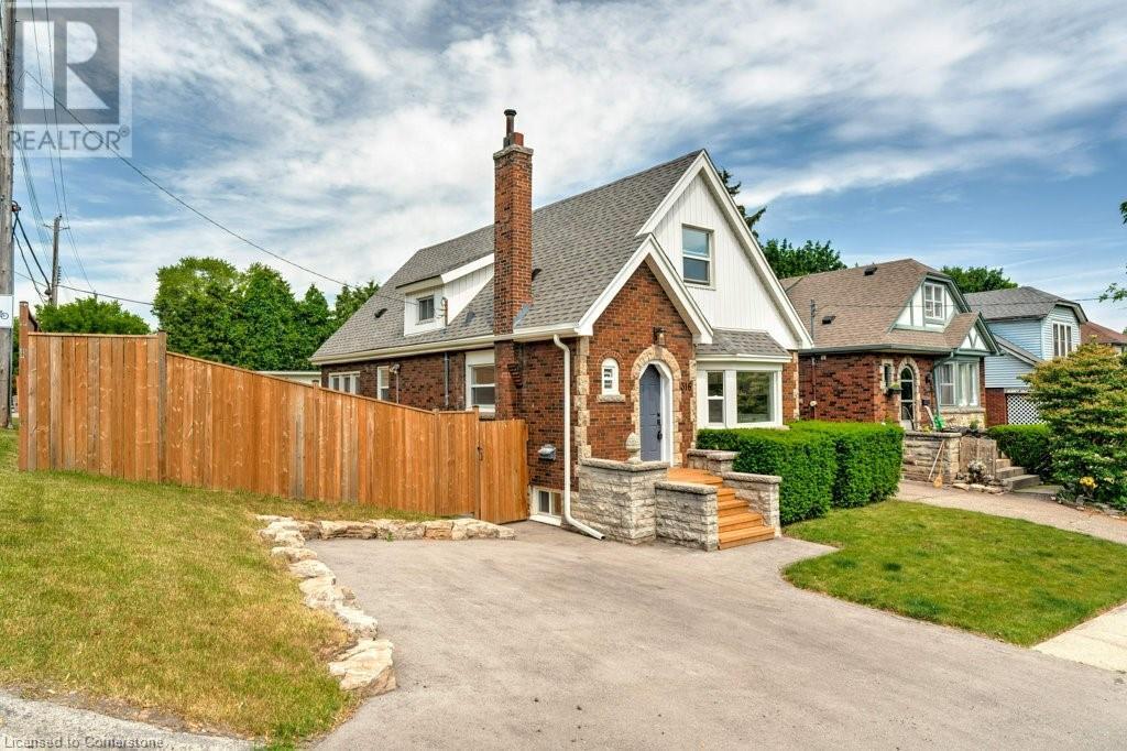 Photo de la propriété: 316 Houghton Avenue South ON L8K 2N3