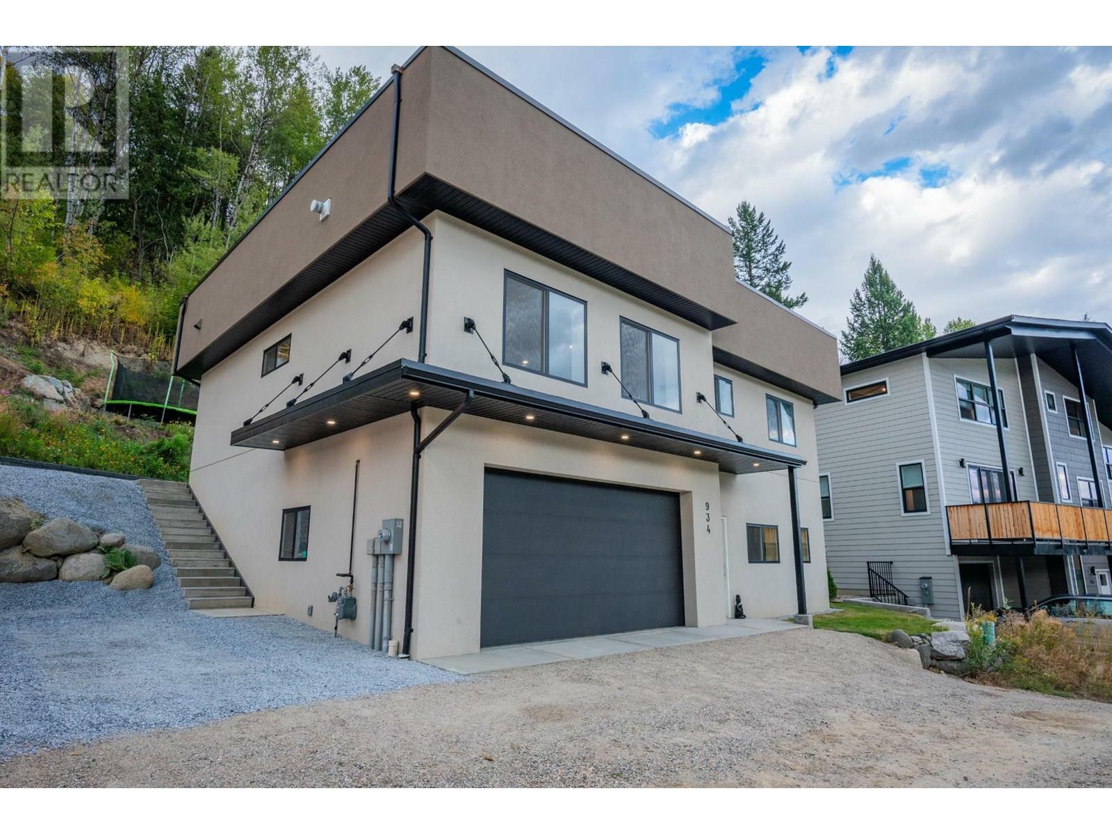 Property Photo: 934 Redstone Drive BC V0G 1Y0