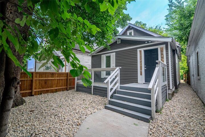 Property Photo: 683 Stella Avenue MB R2V 2W8