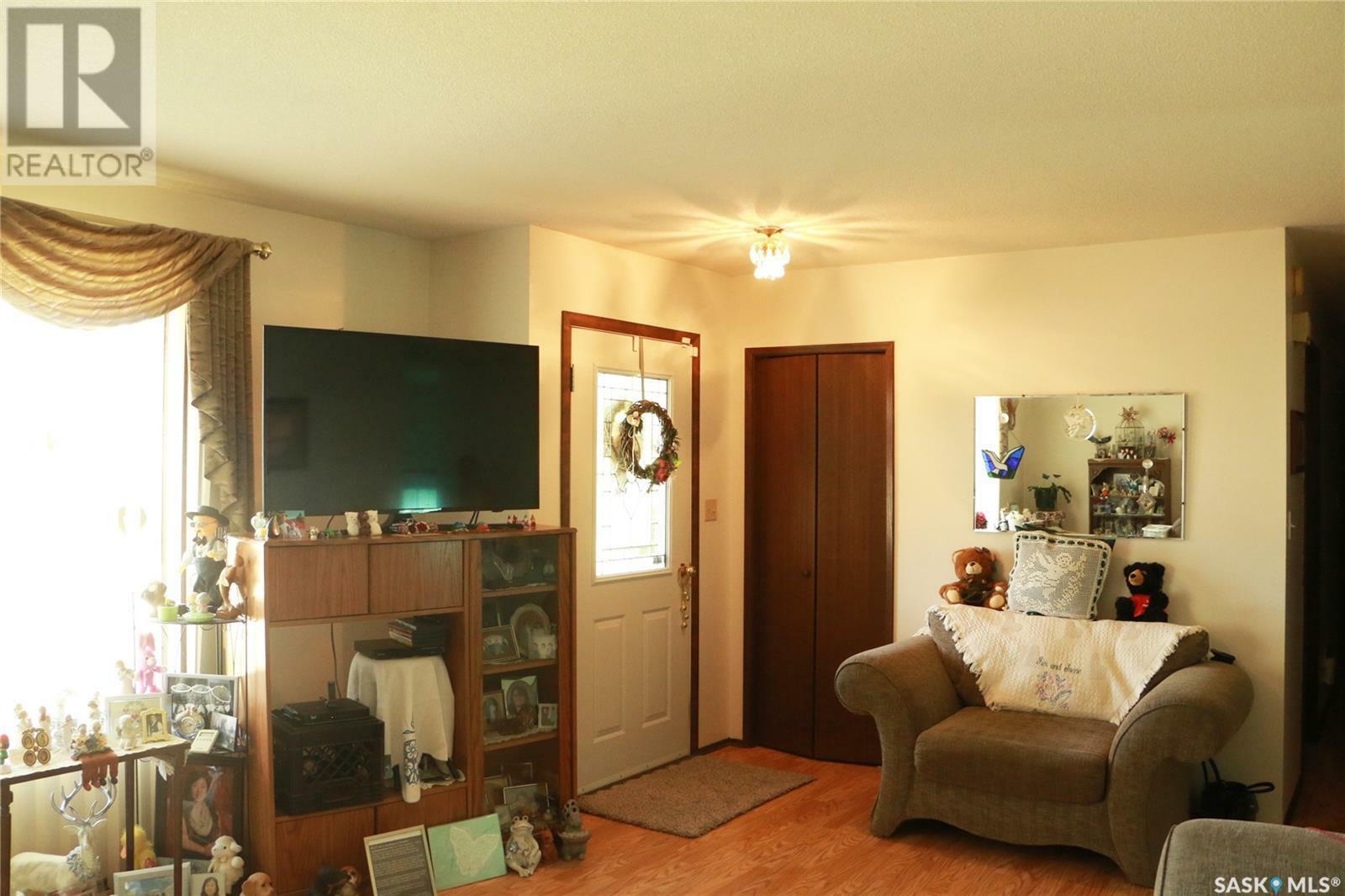 Property Photo: 304 Rosher Street SK S0K 0Z0
