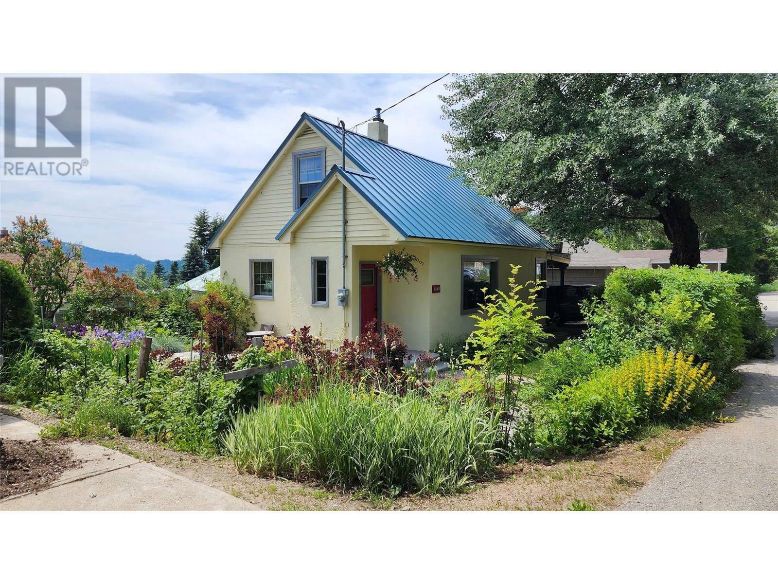 1975 Kirkup Avenue  Rossland BC V0G 1Y0 photo