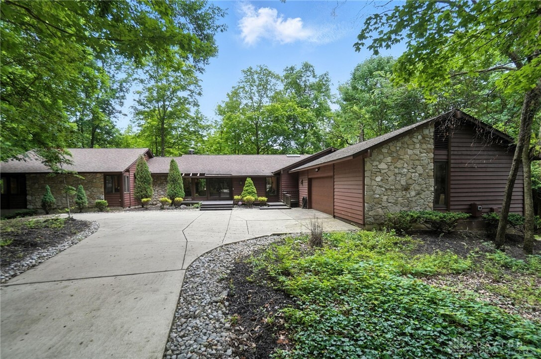 Property Photo:  1917 Antrim Court  OH 45042 