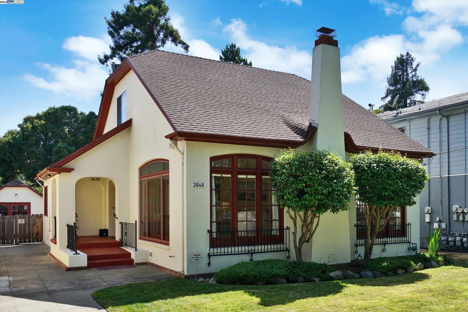 Property Photo: 2040 Central Ave CA 94501