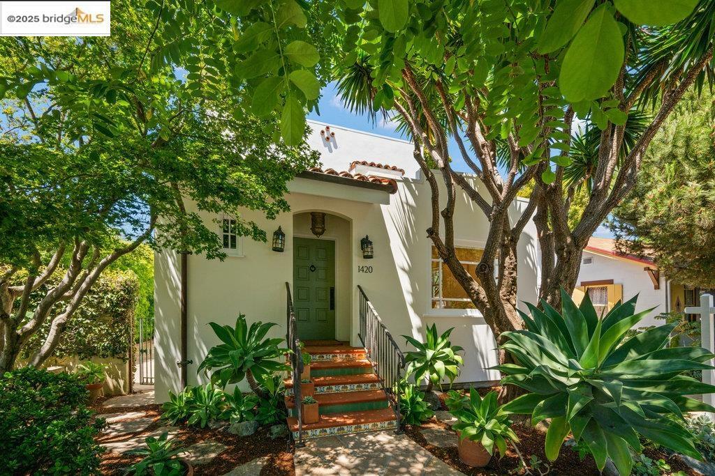 Property Photo: 1420 Stannage Ave CA 94702