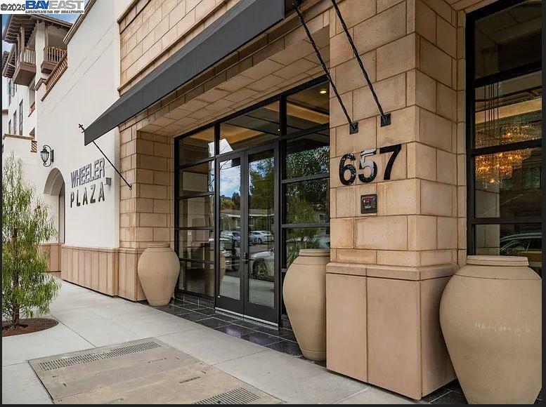 Property Photo: 657 Walnut St 325 CA 94070
