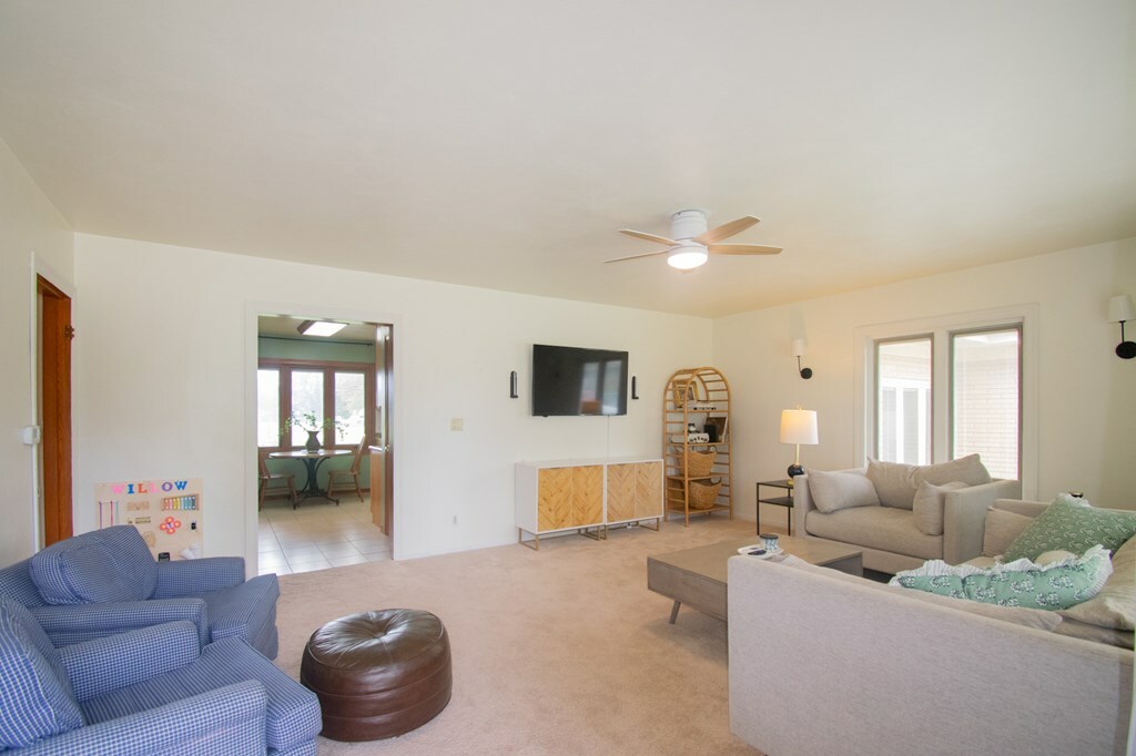 Property Photo: 1433 Williams Dr IA 50501