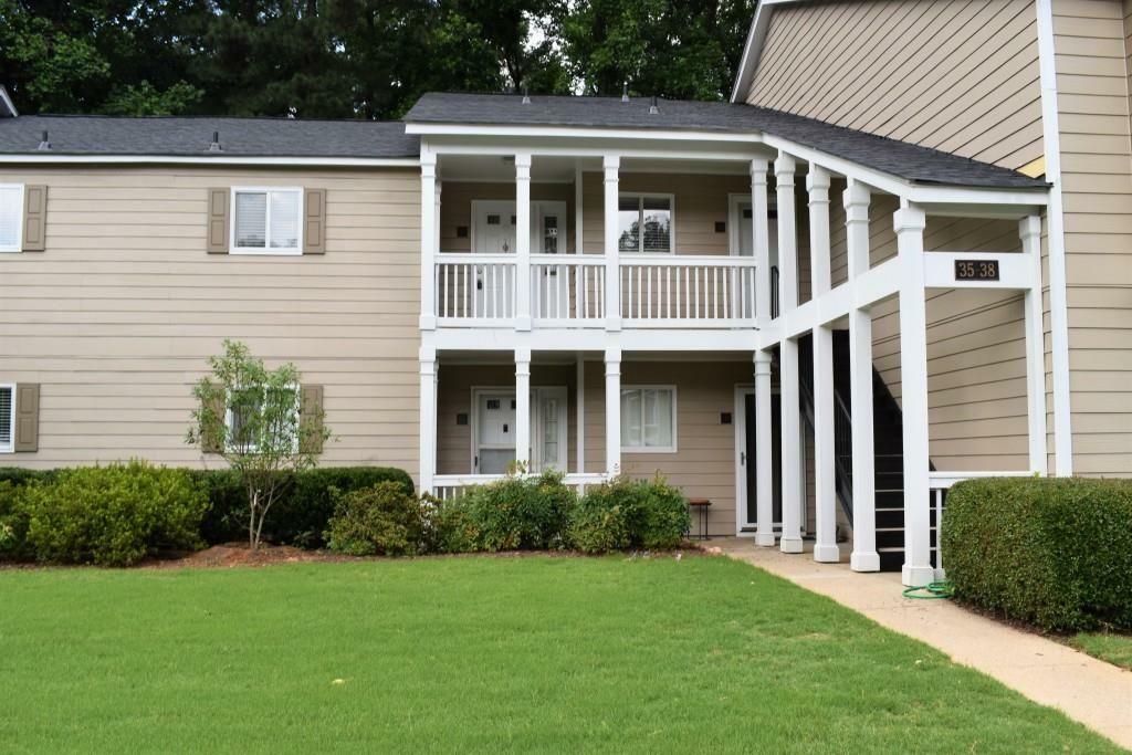 Property Photo: 38 Rumson Court SE GA 30080