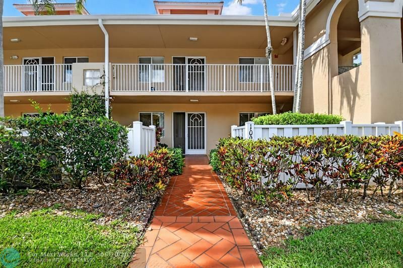 Property Photo: 5914 Regal Glen Dr 109 FL 33437