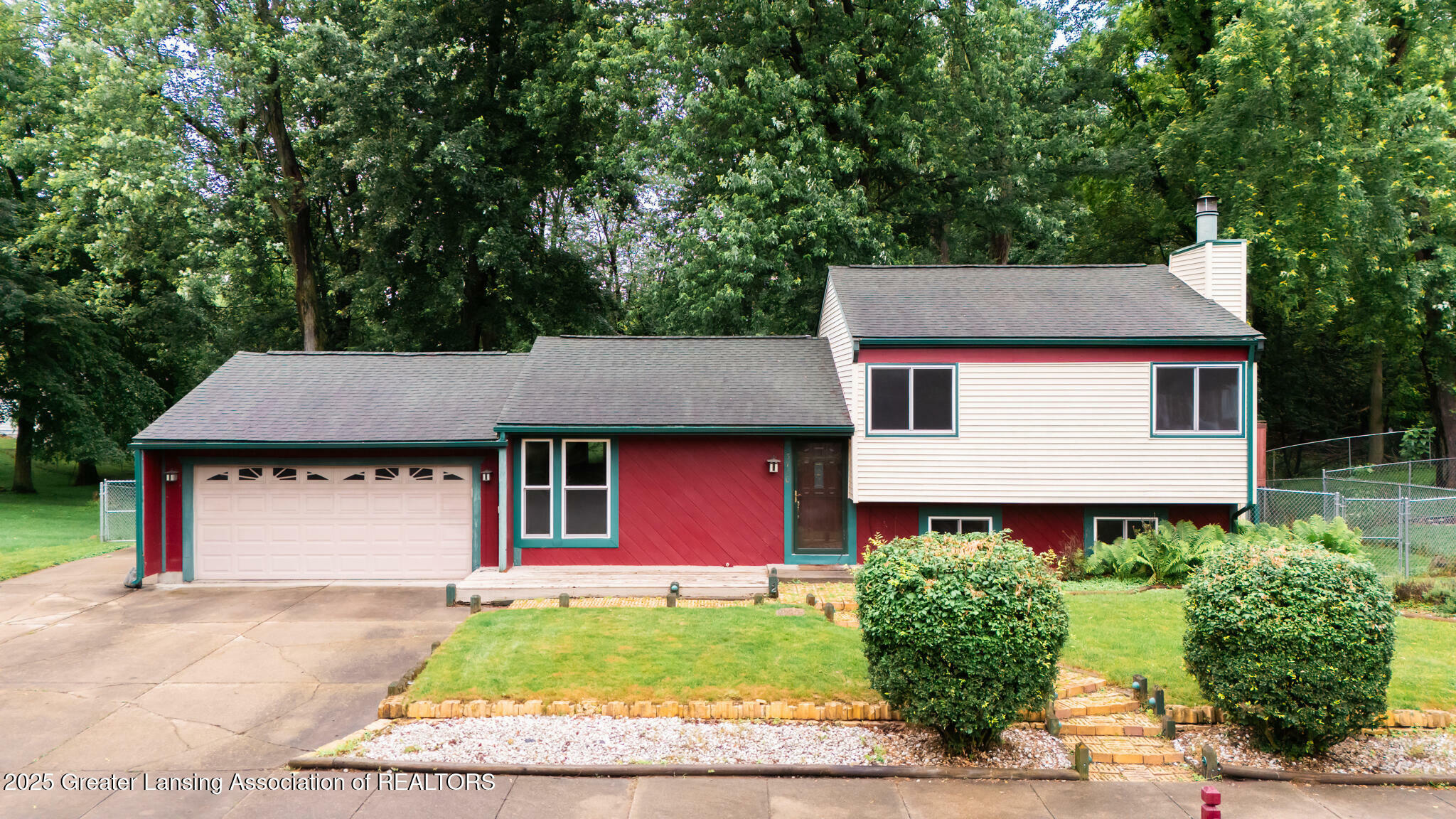 3720 Stoneleigh Drive  Lansing MI 48910 photo