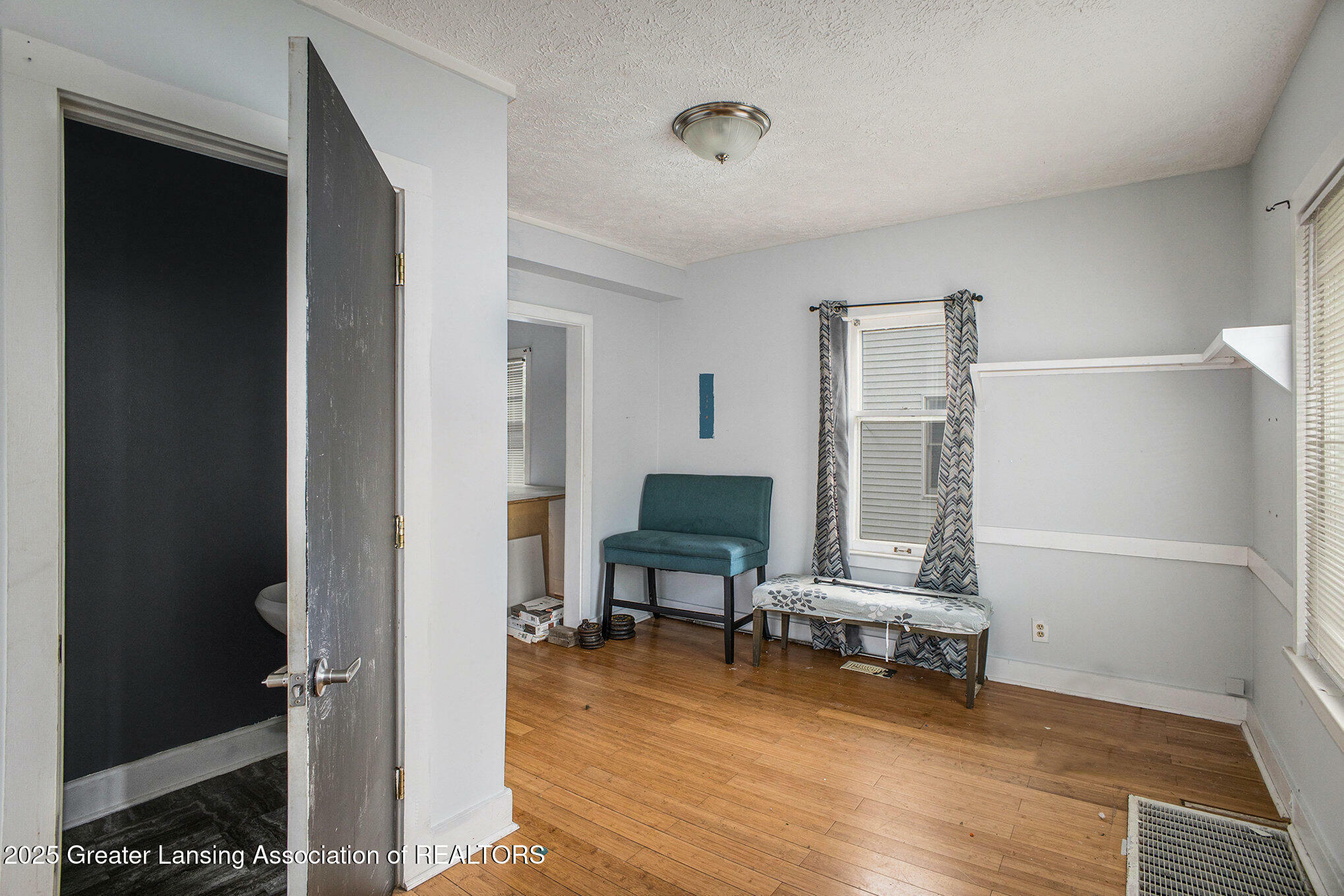 Property Photo:  1422 Redwood Street  MI 48915 