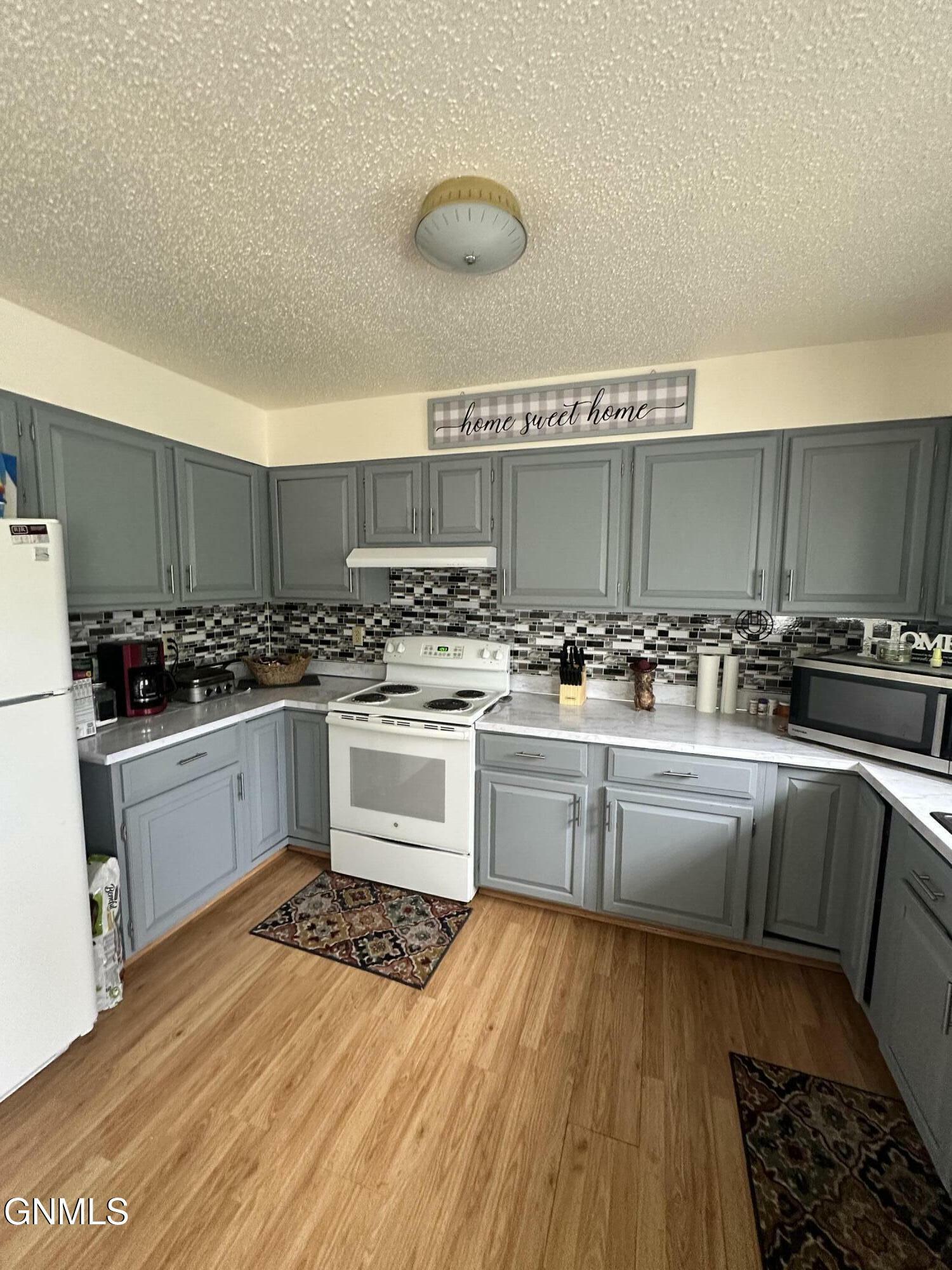 Property Photo: 1725 N 17th Street ND 58501