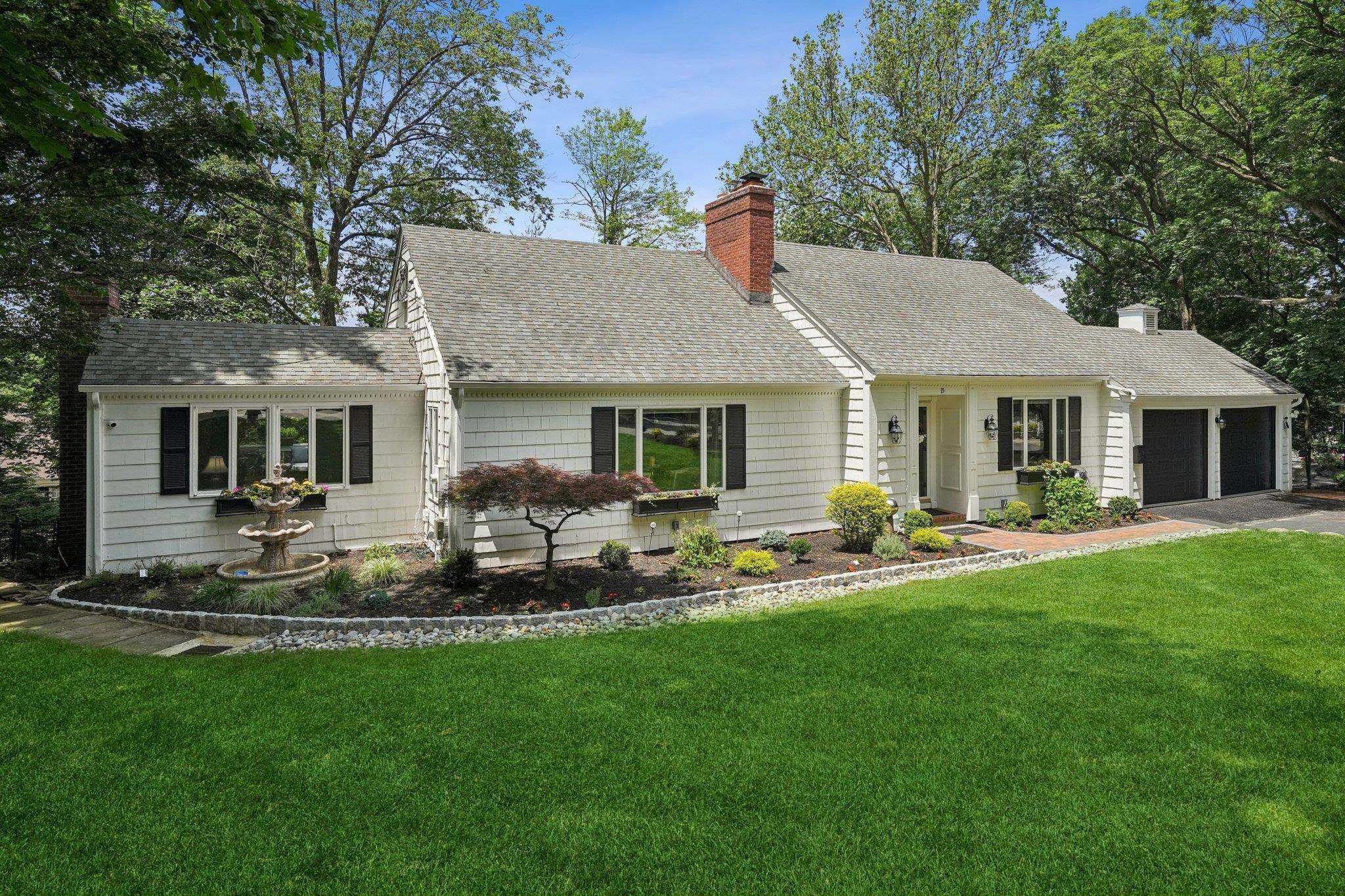 Property Photo:  15 Barberry Way  NJ 07021-1807 