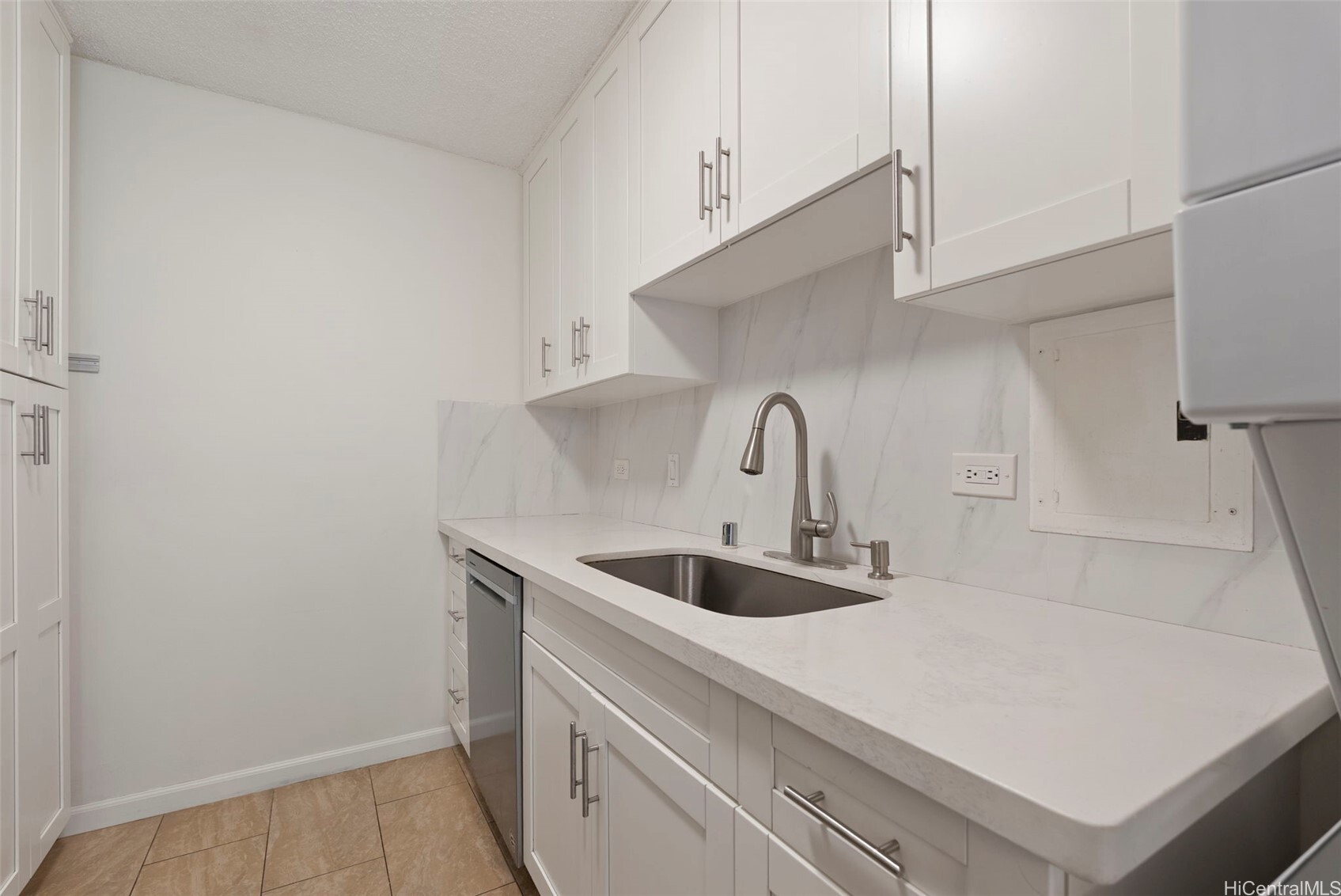 Property Photo: 98-1042 Moanalua Road 2-303 HI 96701