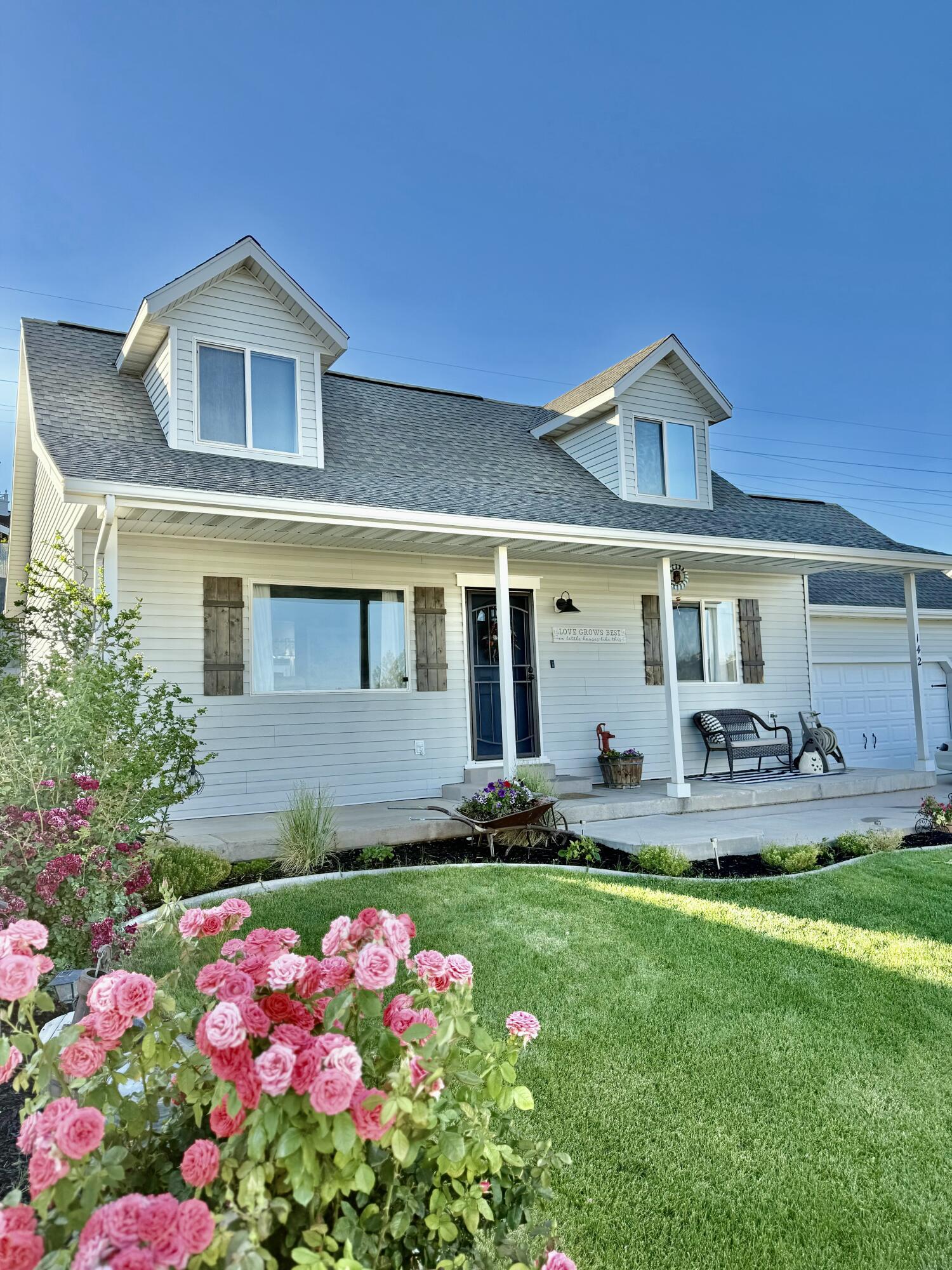 Property Photo: 142 N Sunnyside Dr UT 84720