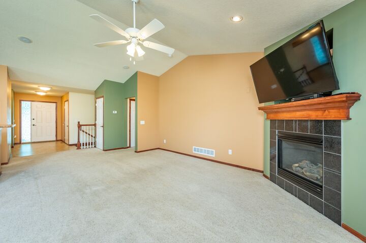 Property Photo: 5514 SE 24th Street IA 50320