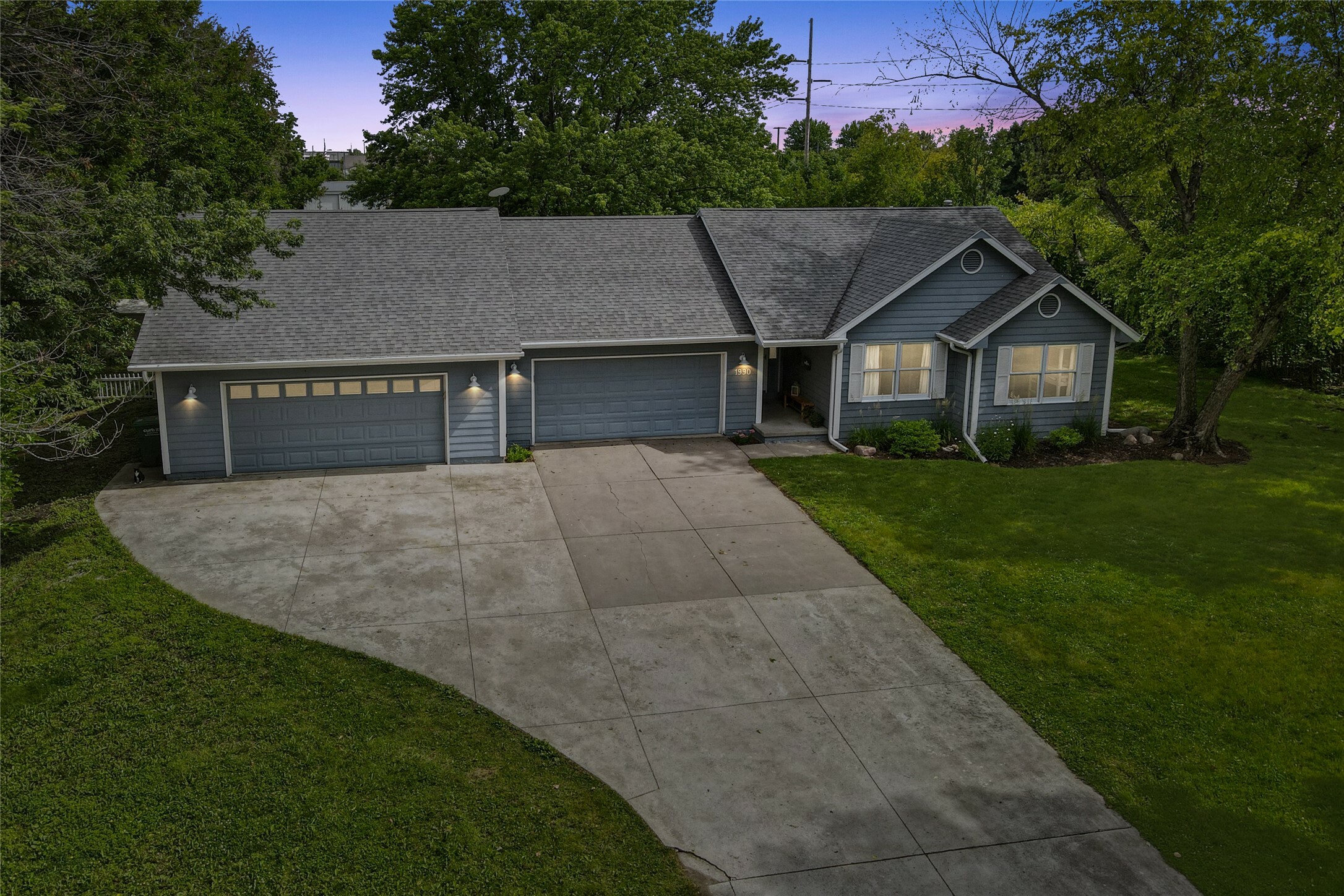 Property Photo: 1990 NE 76th Place IA 50021