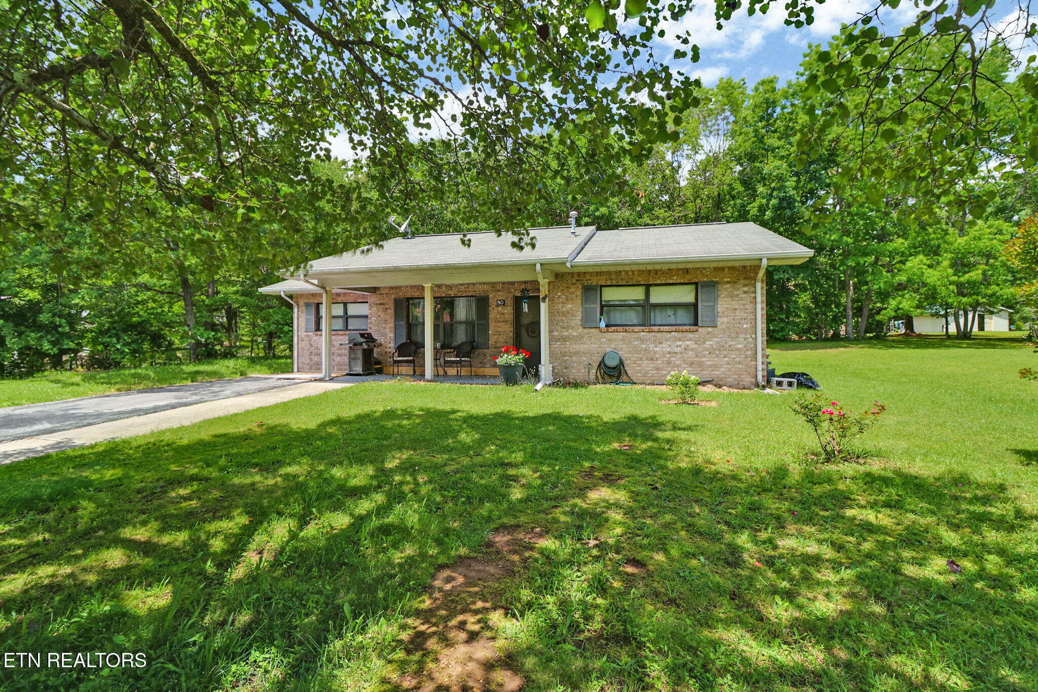 Property Photo: 80 Netherton Court TN 38555