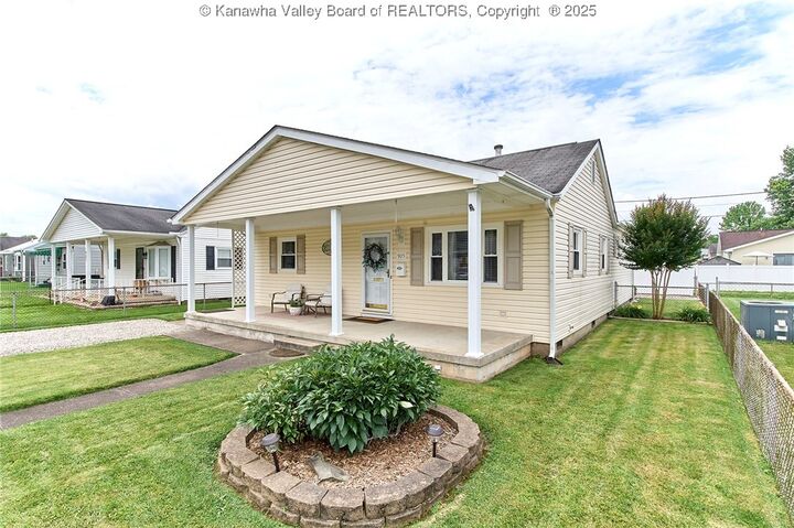 905 Dupont Avenue  Nitro WV 25143 photo