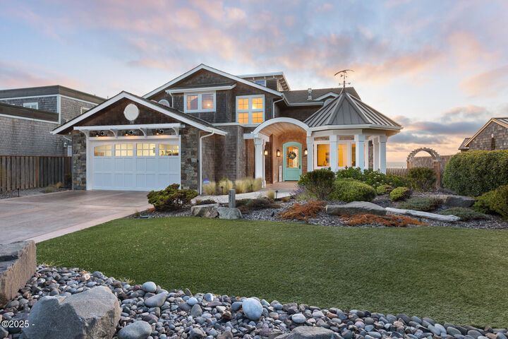 Property Photo:  525 SW Point Ave  OR 97341 
