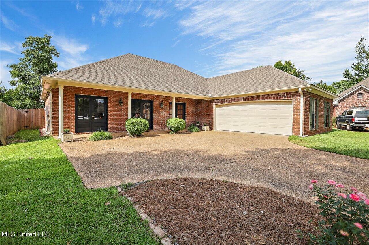 Property Photo: 105 Lynwood Court MS 39046