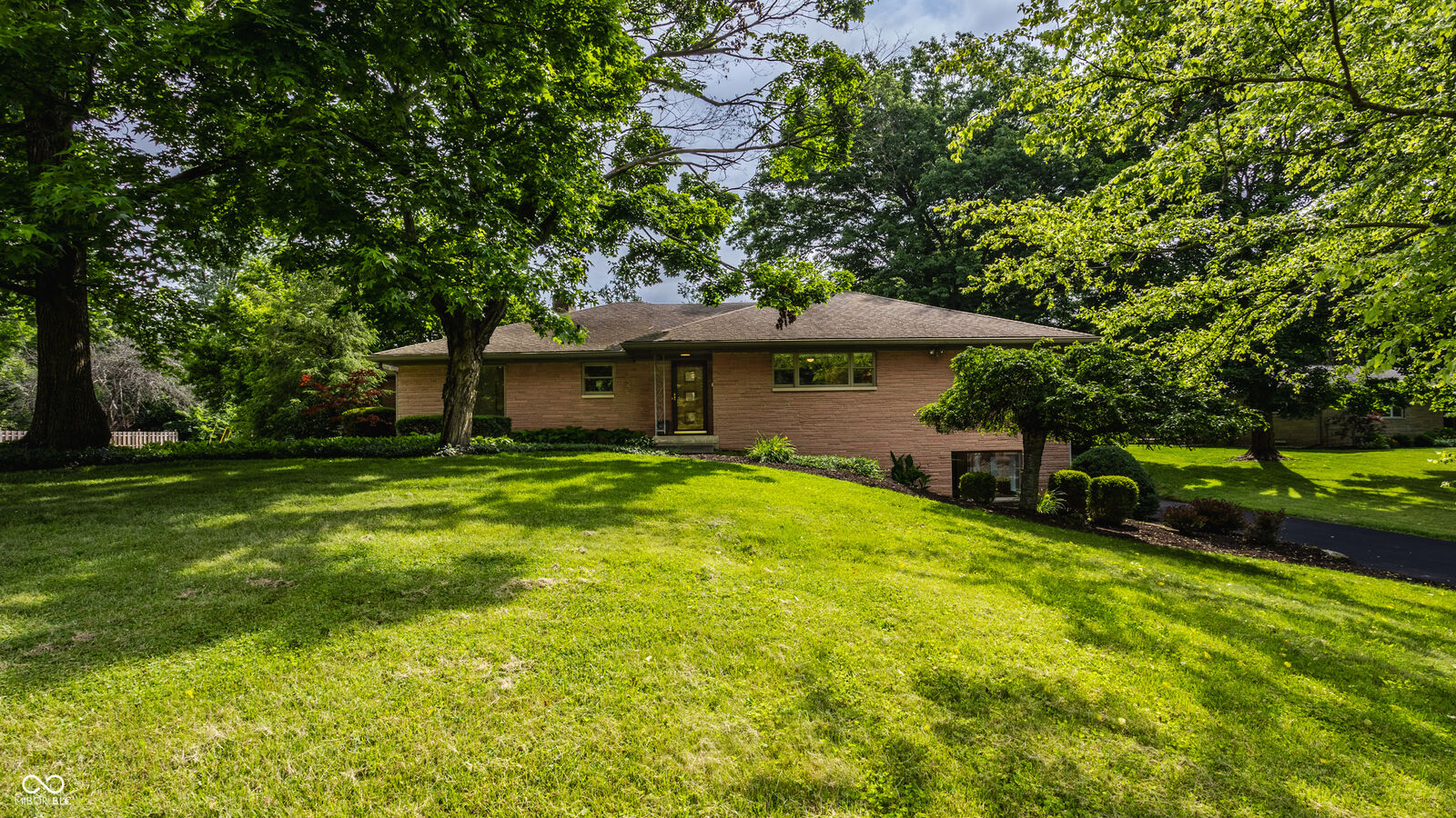 Property Photo: 7887 Meadowbrook Drive IN 46240