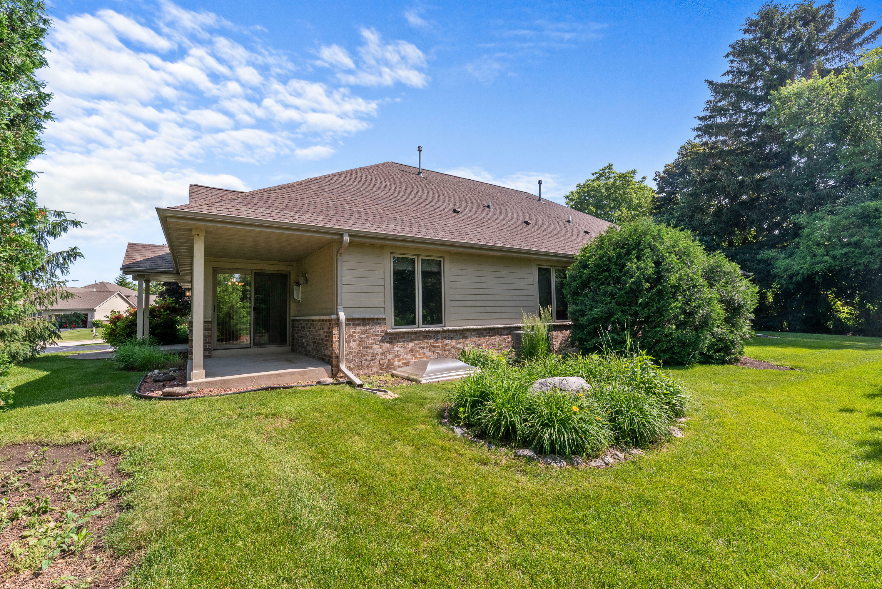 Property Photo: 7062 S Fieldstone Ct WI 53132