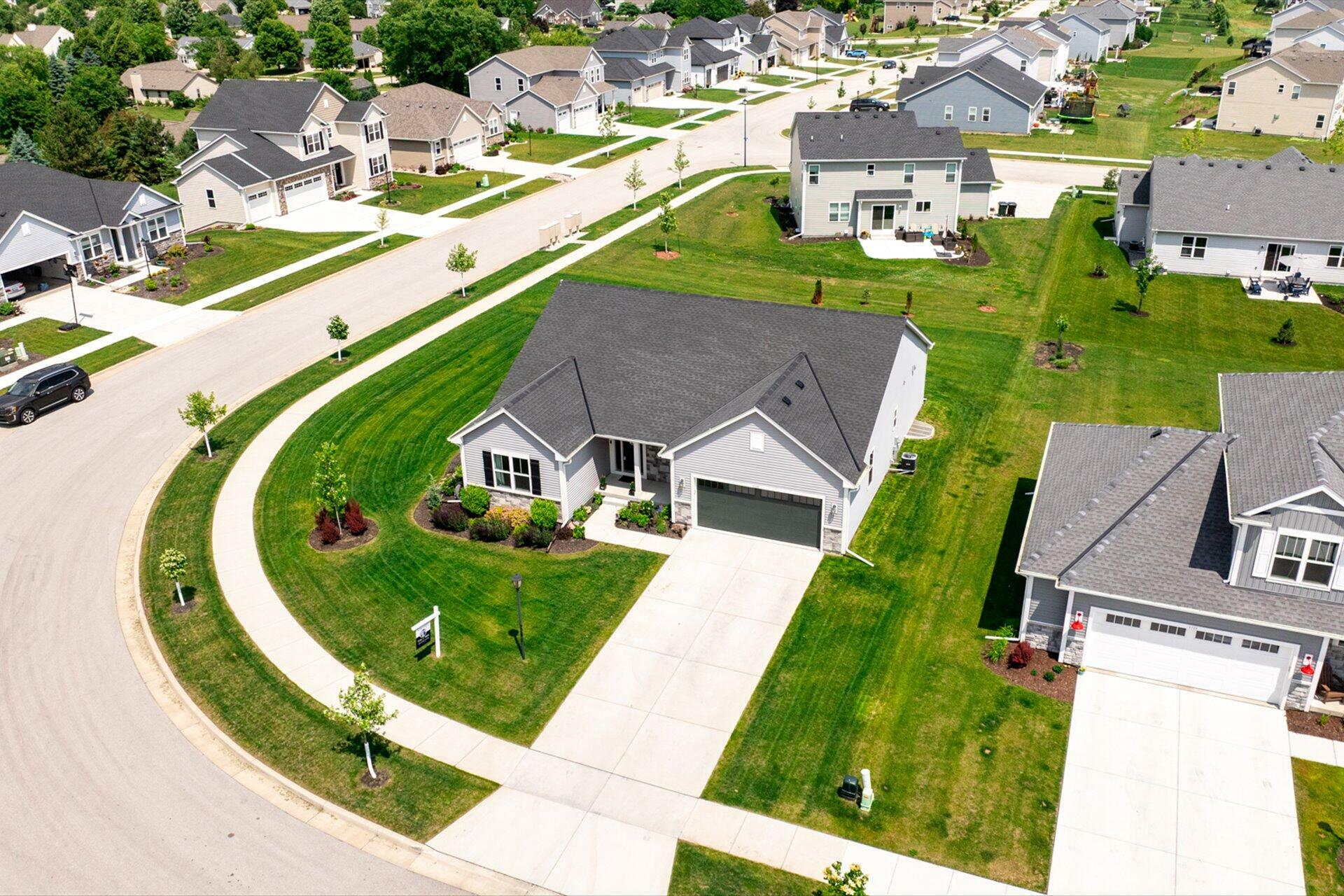Property Photo:  1143 Juniper Ln  WI 53066 