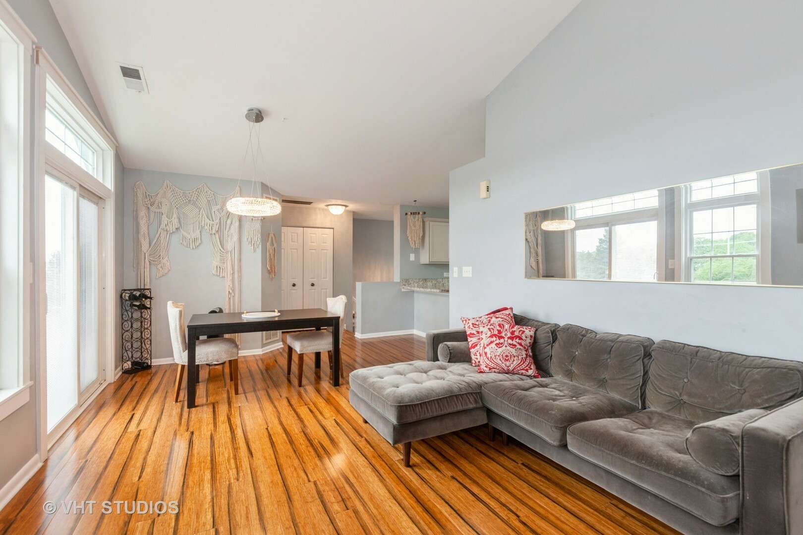 Property Photo: 1190 Harbor Court 1190 IL 60139