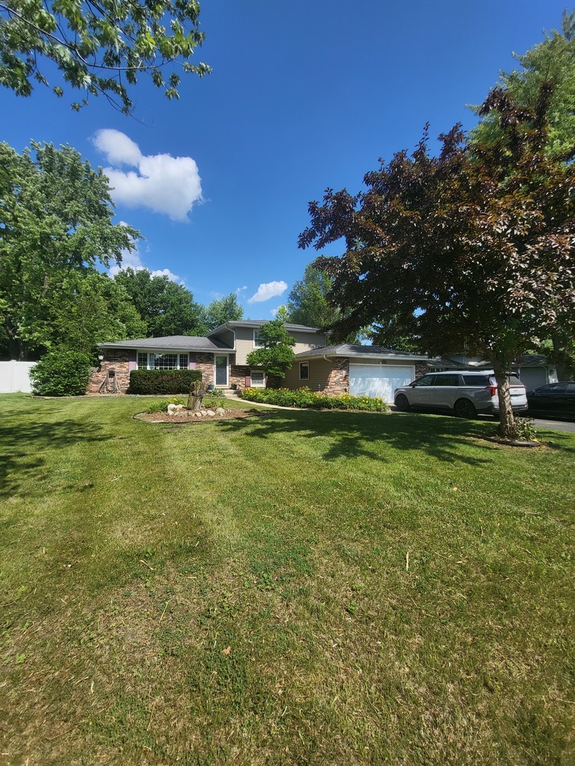 Property Photo: 604 Parkshore Drive IL 60404