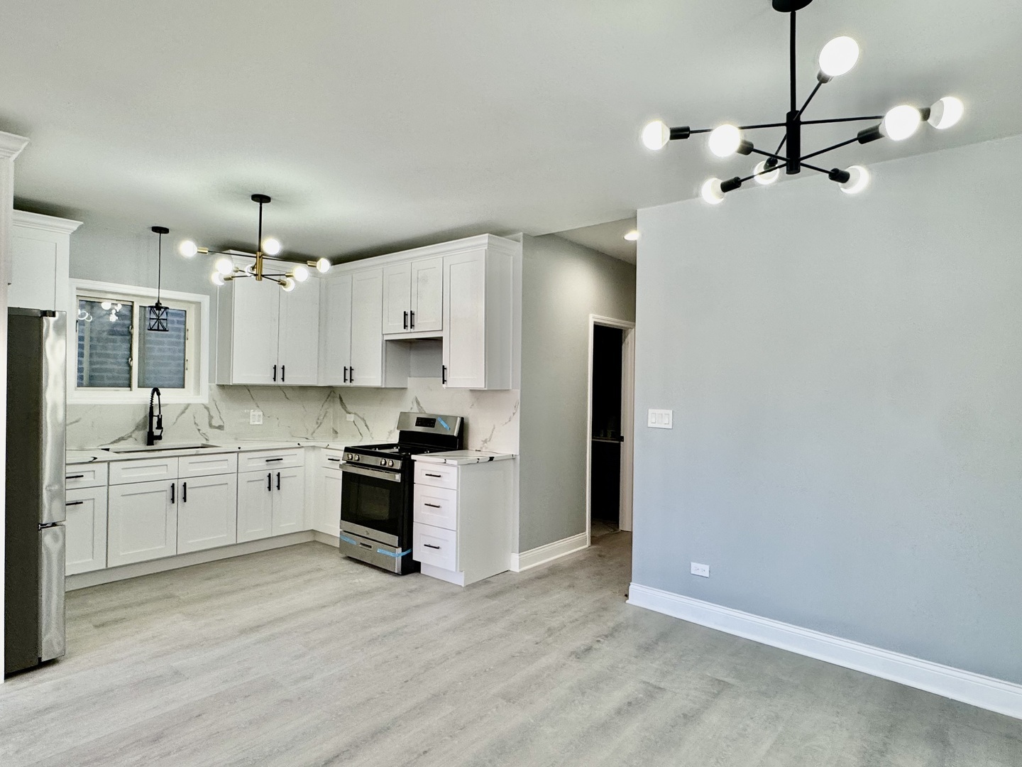 Property Photo: 1317 W 31st Street 1fl IL 60608