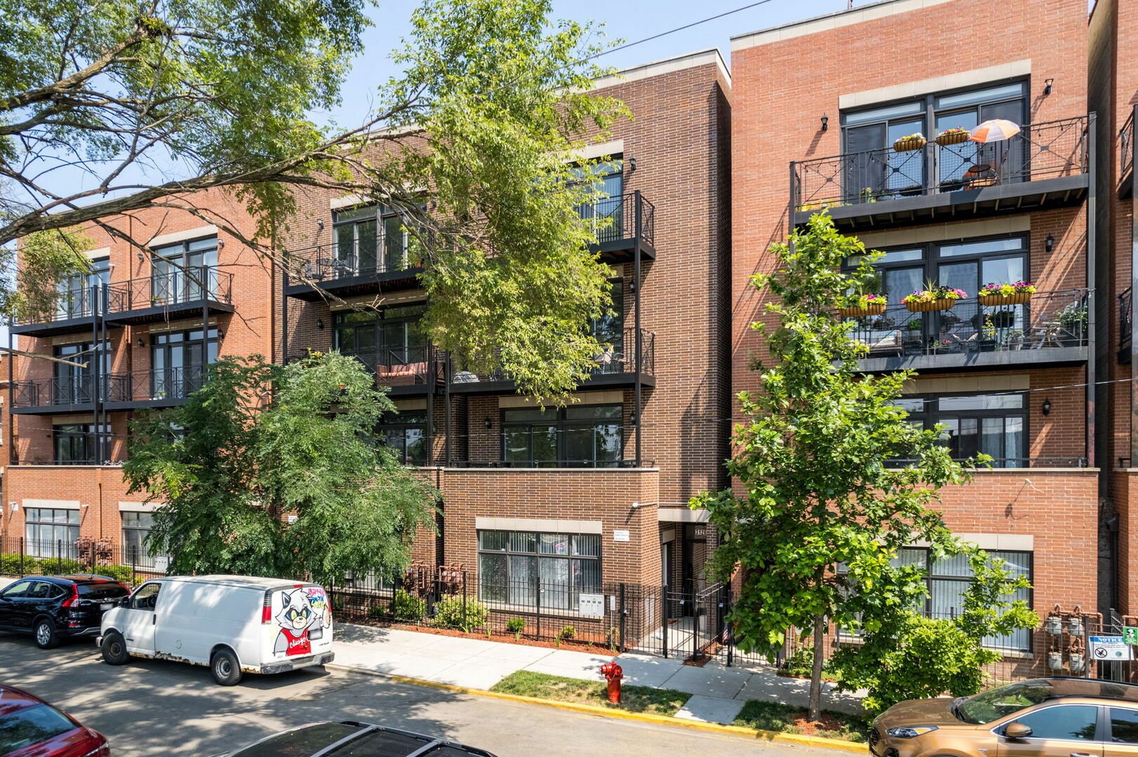 Property Photo: 3130 W Walton Street 1 IL 60622