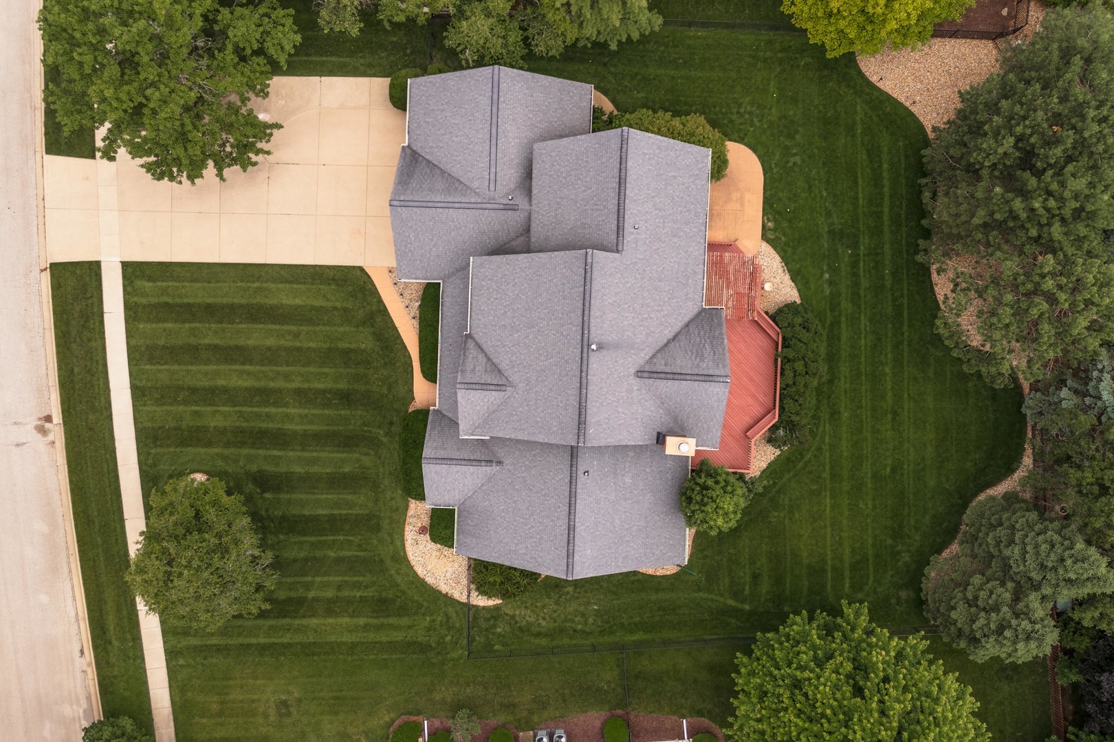 Property Photo: 1907 Redbud Lane IL 61704