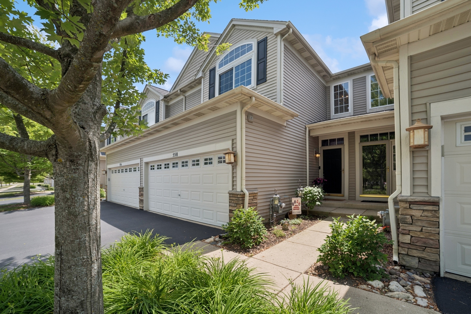 Property Photo: 558 Telluride Drive IL 60136