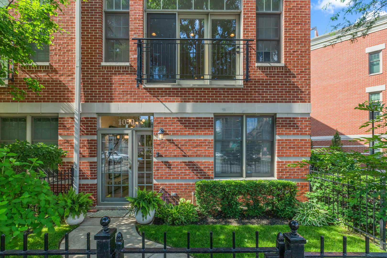 Property Photo: 1050 W Fry Street IL 60642