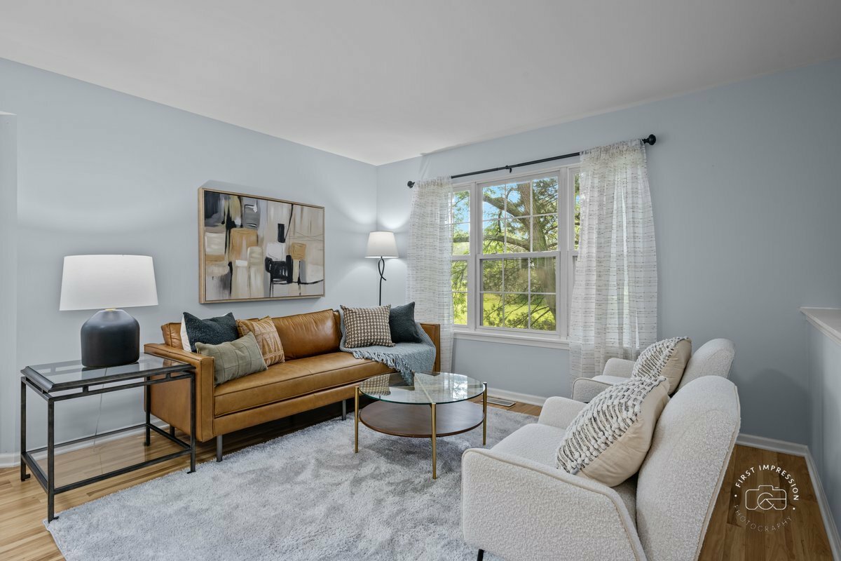 Property Photo: 1616 Orchard Court IL 60185