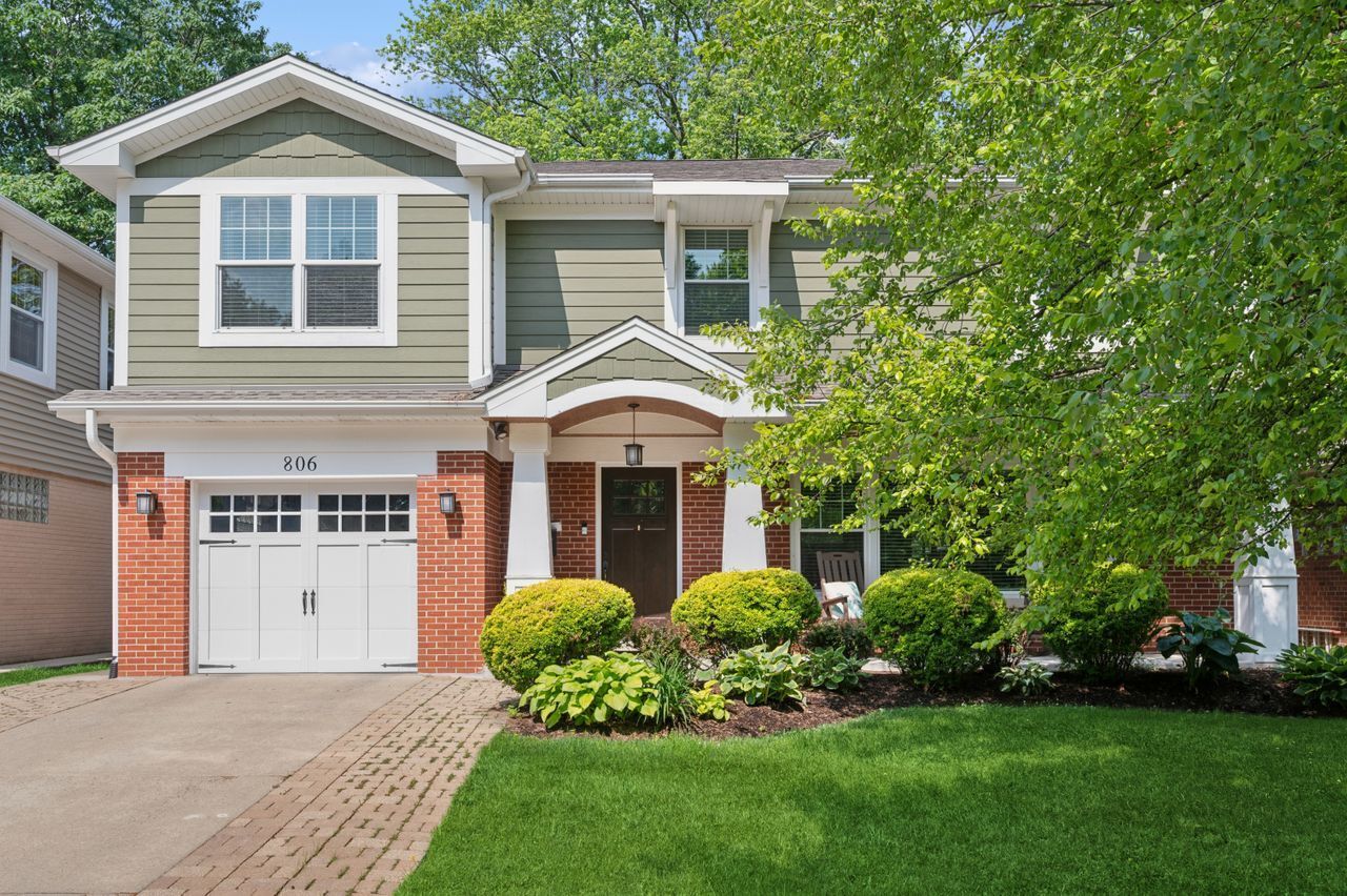 Property Photo: 806 S Walnut Avenue IL 60005