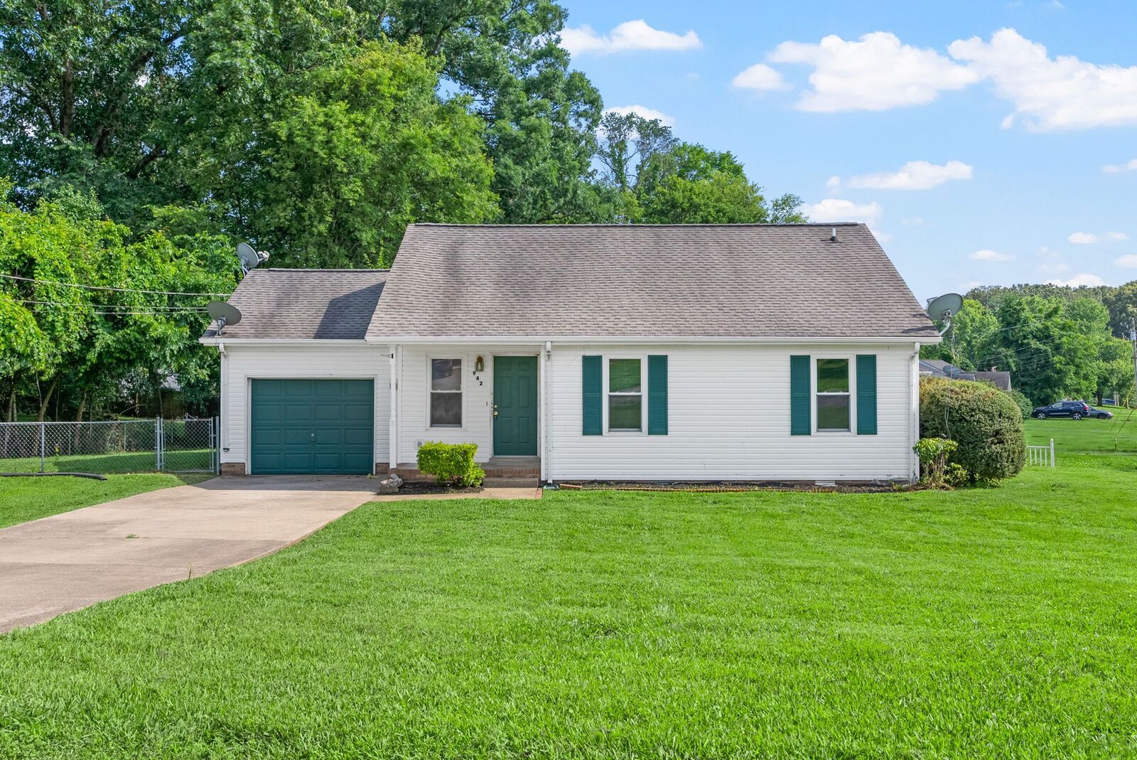 Property Photo: 942 Princeton Drive TN 37042