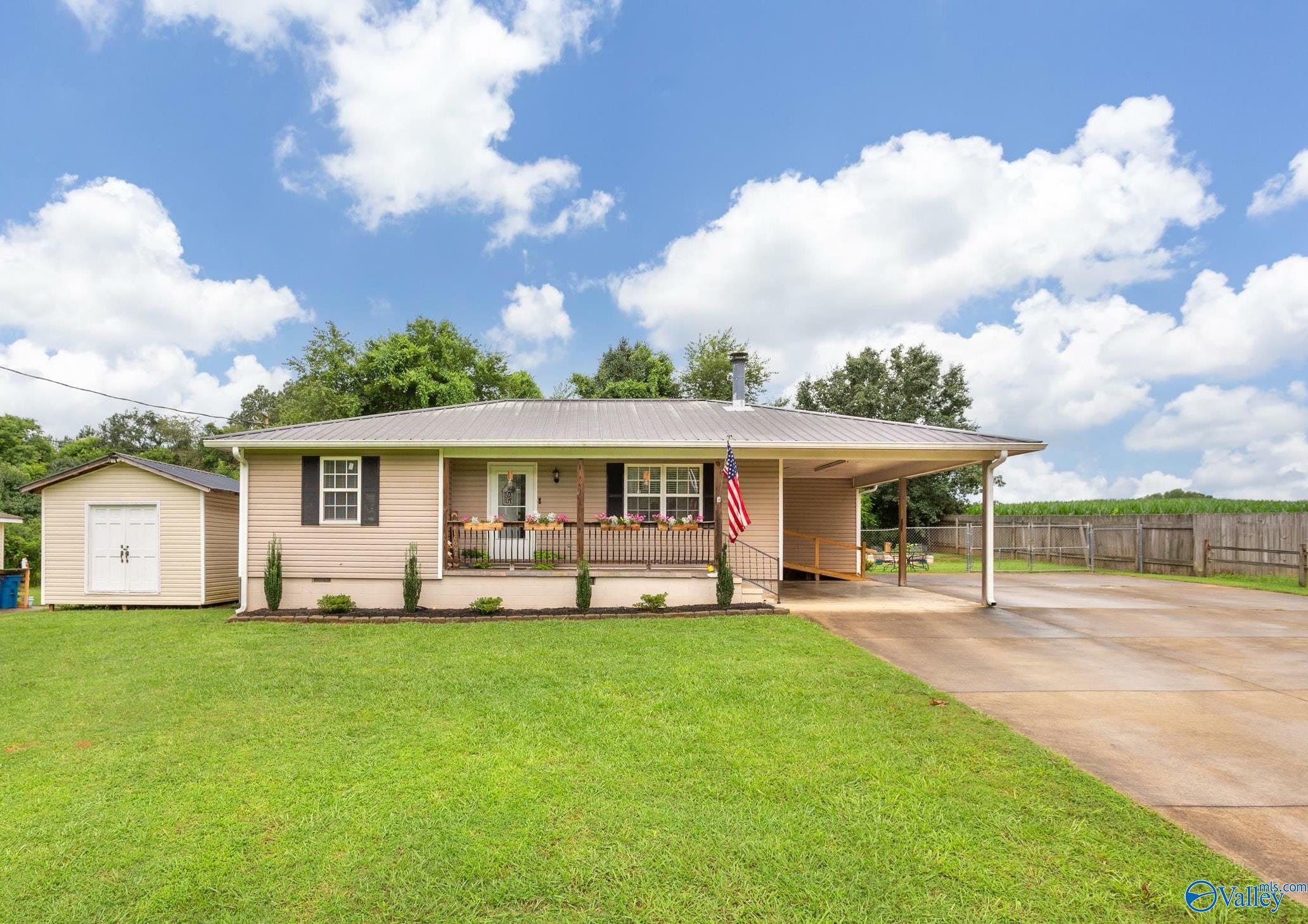 Property Photo: 690 Rainbow Haven AL 35906