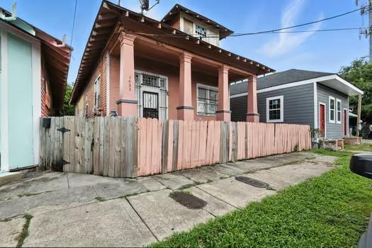 Property Photo:  1635 Frenchmen Street  LA 70116 