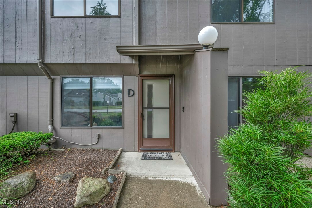 Property Photo: 1500 Cedarwood Drive 1-D OH 44145
