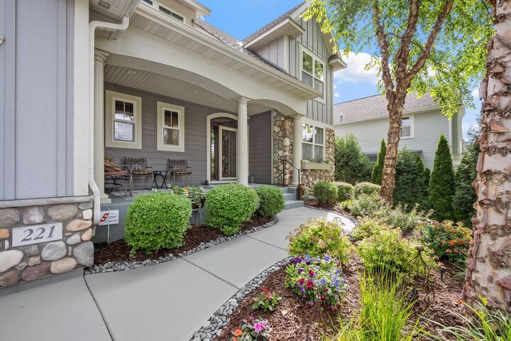 Property Photo:  221 George Street  MN 55331 