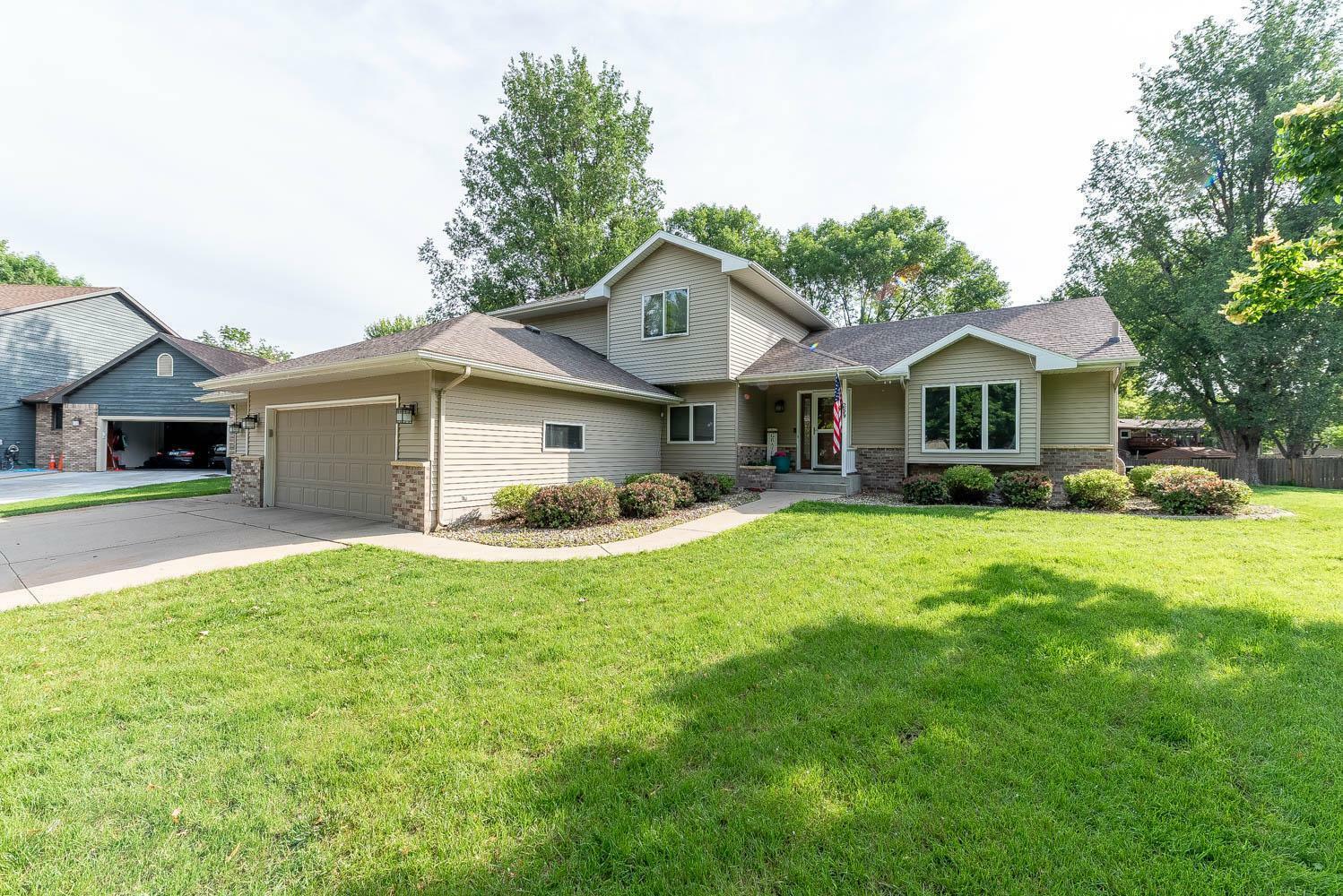 Property Photo: 25 Piccadilly Place MN 56001